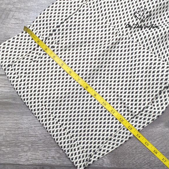 Loft Textured Flat Front Shorts Size 6 - Picture 6 of 7